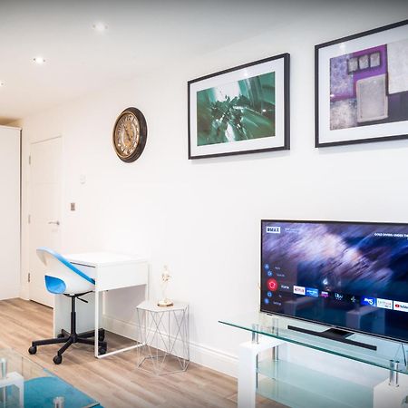 The 'Pinky' - Beautiful 1 Bed Apartment In Hatfield - Free Parking - Near Uni & Business Park - Big Savings On Long Stays 외부 사진