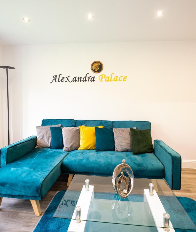 The 'Pinky' - Beautiful 1 Bed Apartment In Hatfield - Free Parking - Near Uni & Business Park - Big Savings On Long Stays 외부 사진
