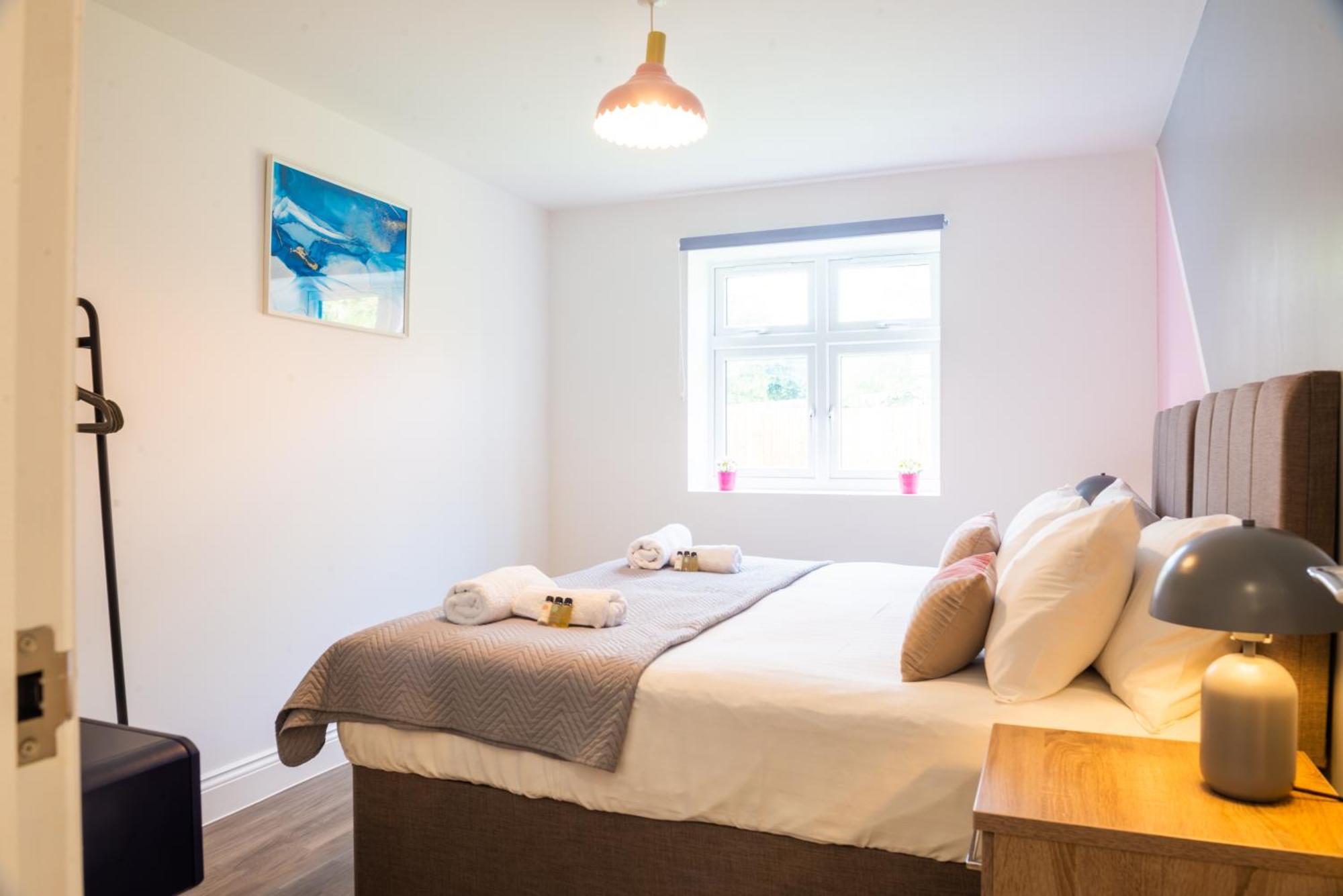 The 'Pinky' - Beautiful 1 Bed Apartment In Hatfield - Free Parking - Near Uni & Business Park - Big Savings On Long Stays 외부 사진