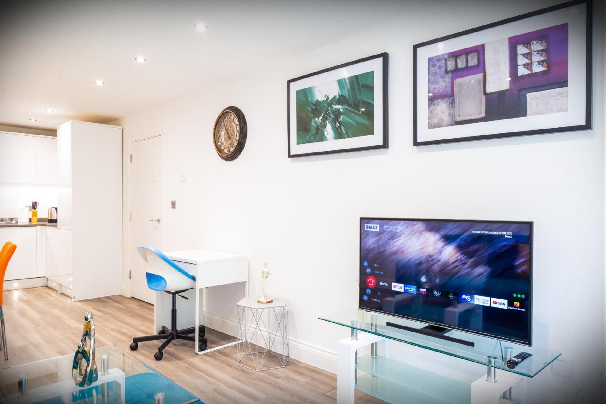 The 'Pinky' - Beautiful 1 Bed Apartment In Hatfield - Free Parking - Near Uni & Business Park - Big Savings On Long Stays 외부 사진